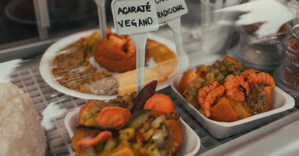 Close-up of acarajé and vegetarian options in a Brazilian display. Perfect for food lovers.