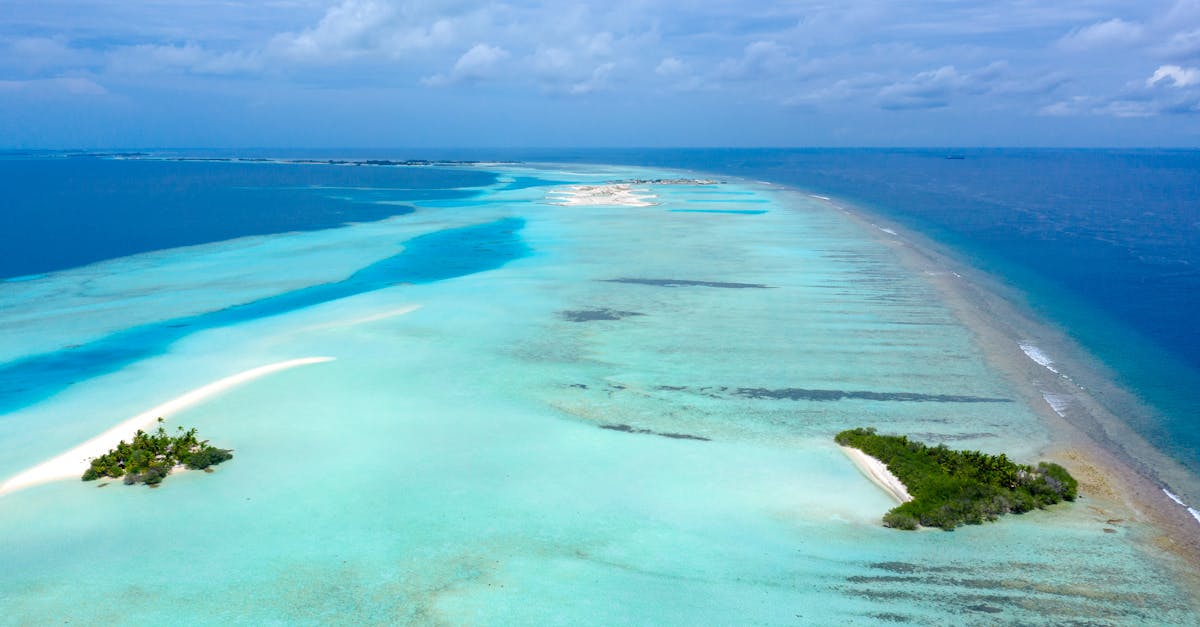 Stunning aerial view of turquoise waters and pristine islands in the Maldives.