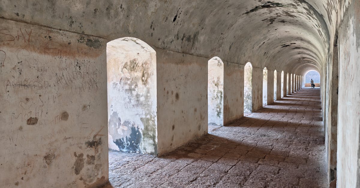 A timeless corridor with arched ceilings in Kannur Fort, depicting historical architecture.
