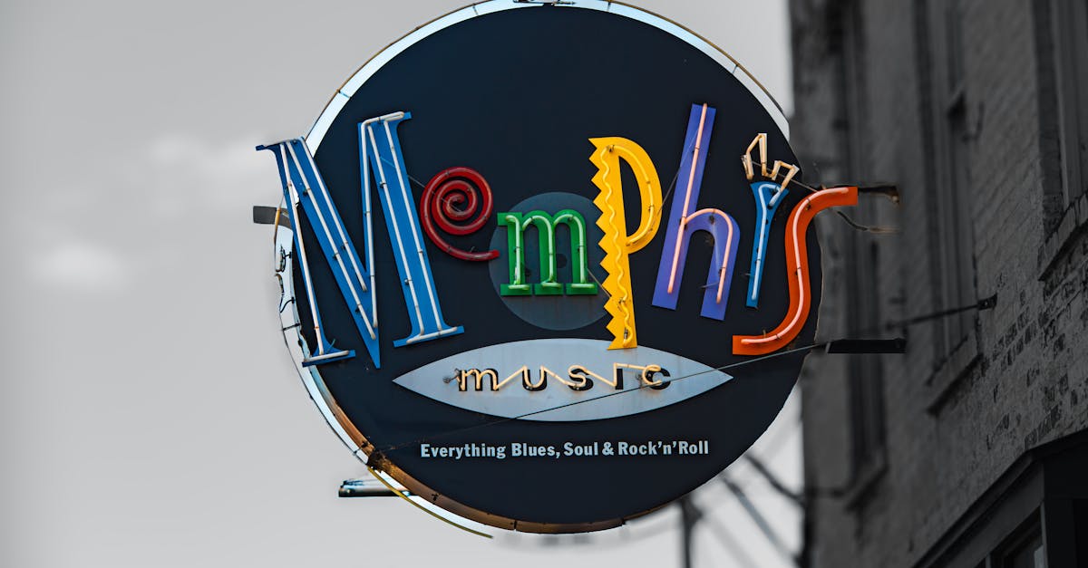 Vibrant neon sign for Memphis Music on Beale Street, highlighting blues and rock'n'roll heritage.