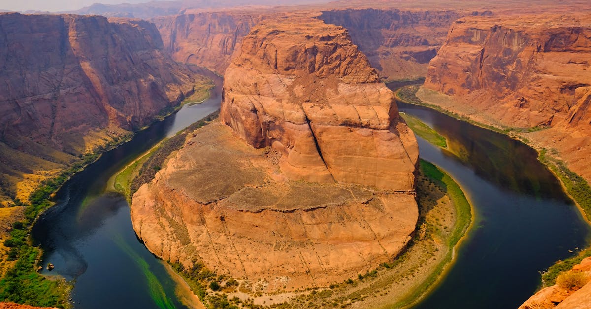A breathtaking aerial view of Horseshoe Bend in Arizona showcasing natural beauty and scenic landscapes.