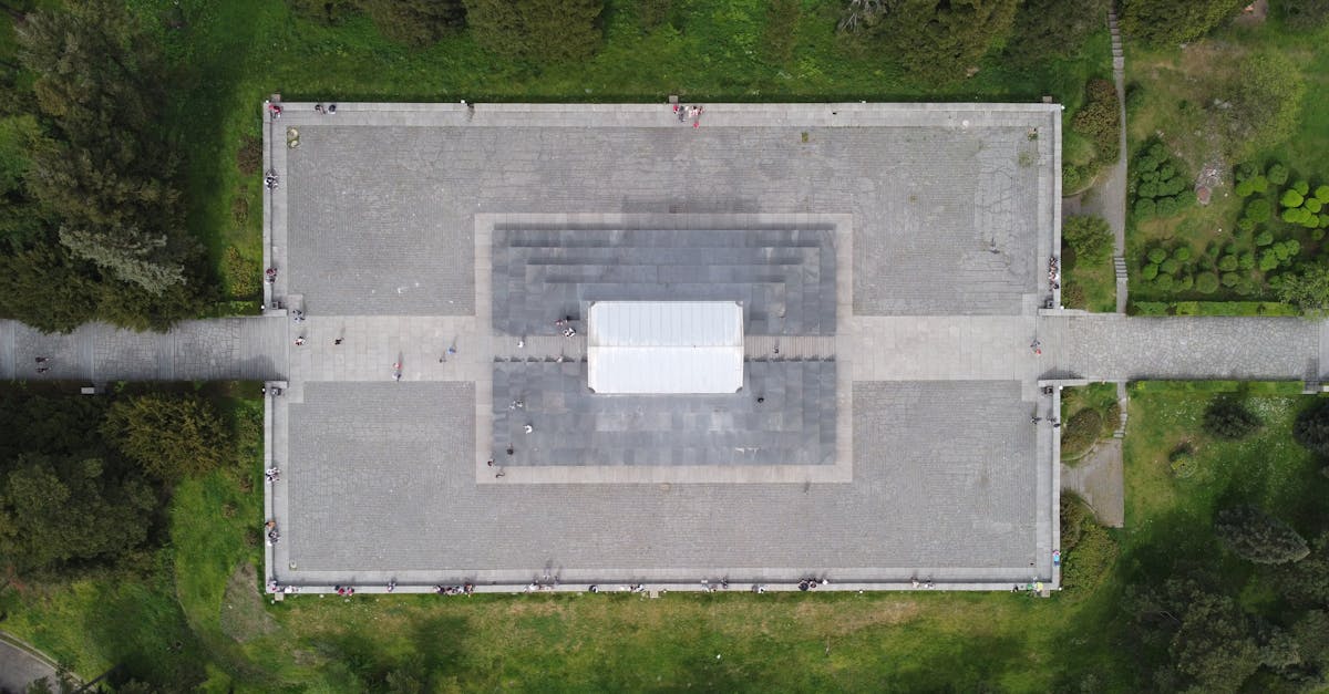 Aerial photograph of the Monument to the Unknown Hero in Belgrade, surrounded by lush greenery.
